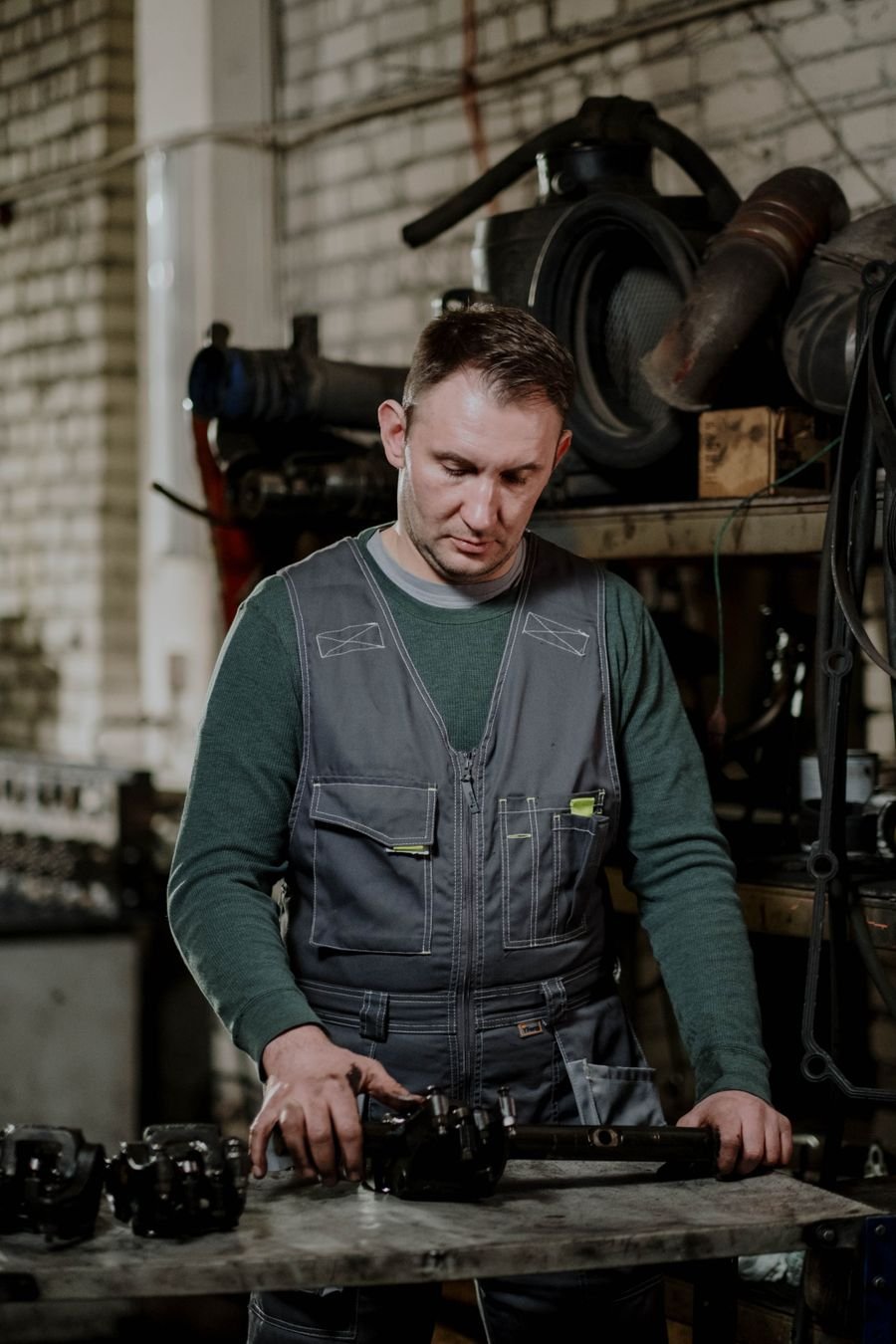 Vehicle and spare parts servicing